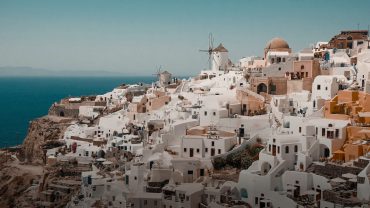 Πλήρης οδηγός για island hopping ανάμεσα σε Αιγαίο και Ιόνιο.
