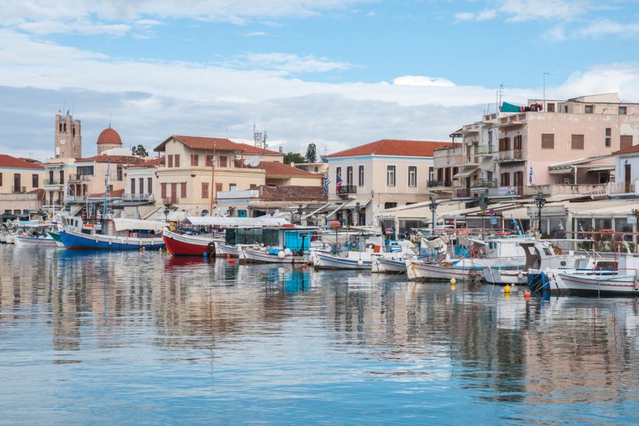 Λιμάνι της Αίγινας στον Σαρωνικό κόλπο, Ελλάδα