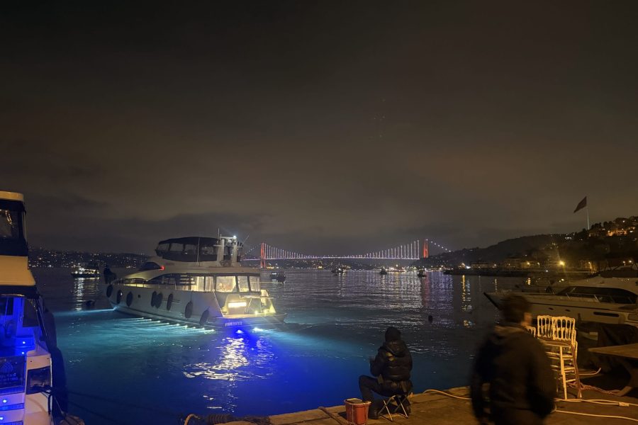 Bosphorus-Bridge-night-traffic-Istanbul