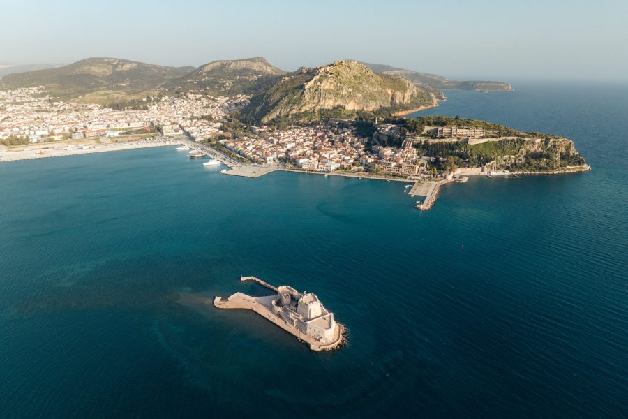 Ναύπλιο, η πόλη και το Μπούρτζι από ψηλά