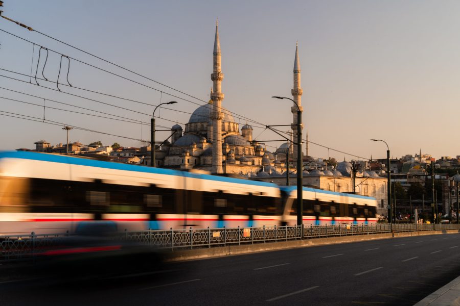 Κωνσταντινούπολη, το Νέο Τζαμί και το τραμ στη γέφυρα του Γαλατά