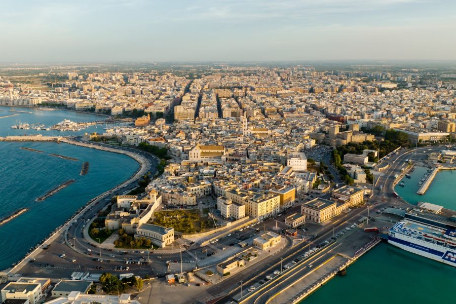 Μπάρι από ψηλά, η παλιά πόλη και το λιμάνι