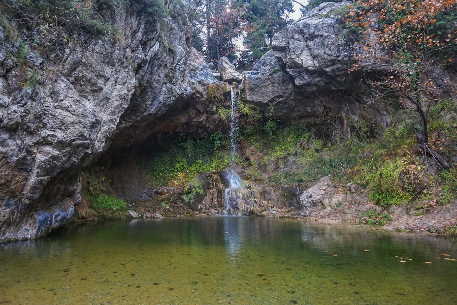 Ο καταρράκτης του Δρυμώνα στη Βόρεια Εύβοια
