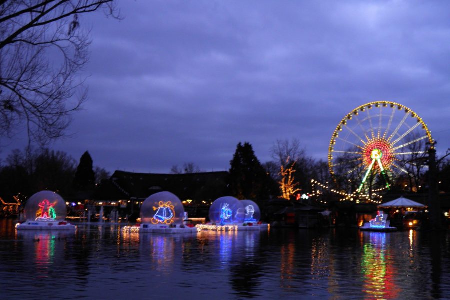 Europa Park τα Χριστούγεννα – φωτισμένη λίμνη και ρόδα