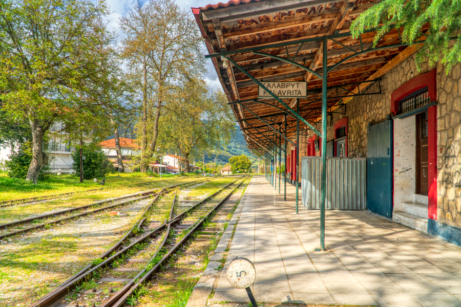 Τα Καλάβρυτα με τα χιονισμένα βουνά της Αχαΐας