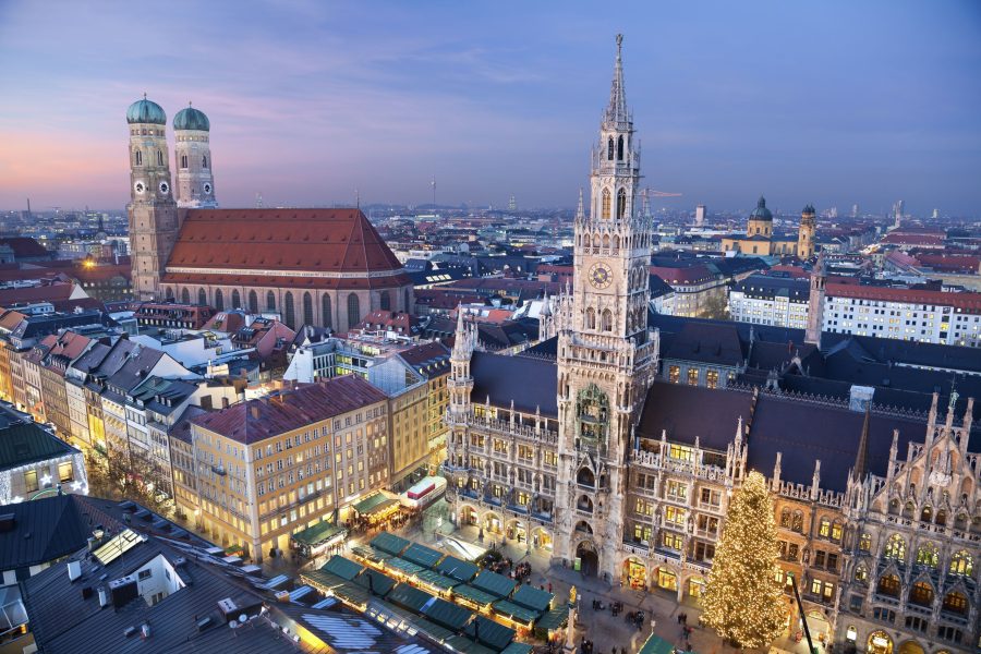 Η Marienplatz του Μονάχου με τη χριστουγεννιάτικη αγορά