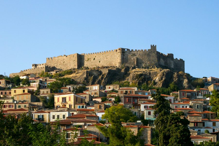 Το κάστρο και ο οικισμός του Μολύβου στη Λέσβο