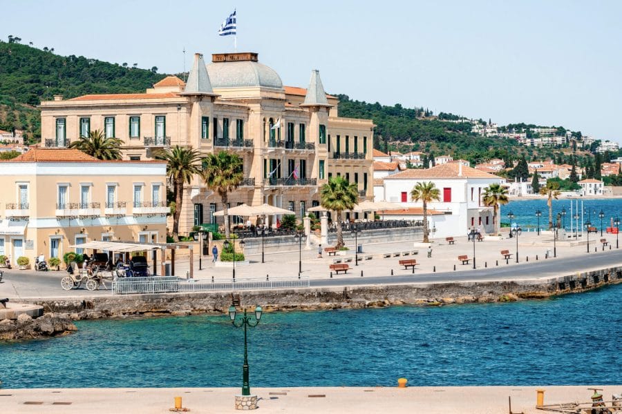 Το Ποσειδώνιο στην παραλιακή των Σπετσών