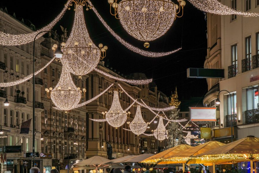 Βιέννη – ο Graben με τους φωτεινούς πολυελαίους των γιορτών