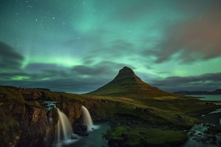Ισλανδία — Βόρειο Σέλας πάνω από το Kirkjufell